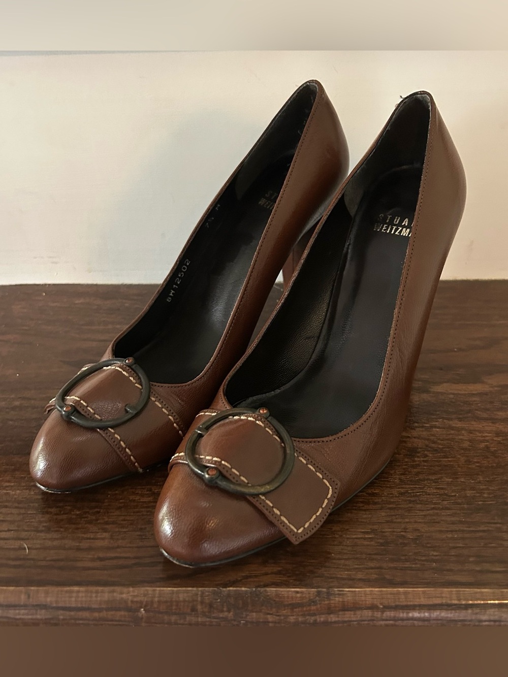 Stuart weitzman classic brown leather heels buckle accent leather sole 7.5